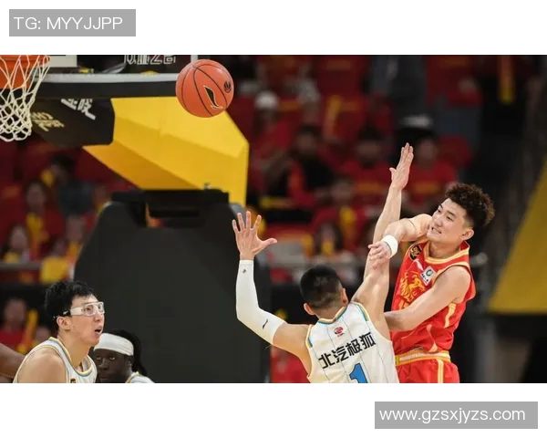 广厦男篮与北控男篮激战正酣谁能在赛场上笑到最后