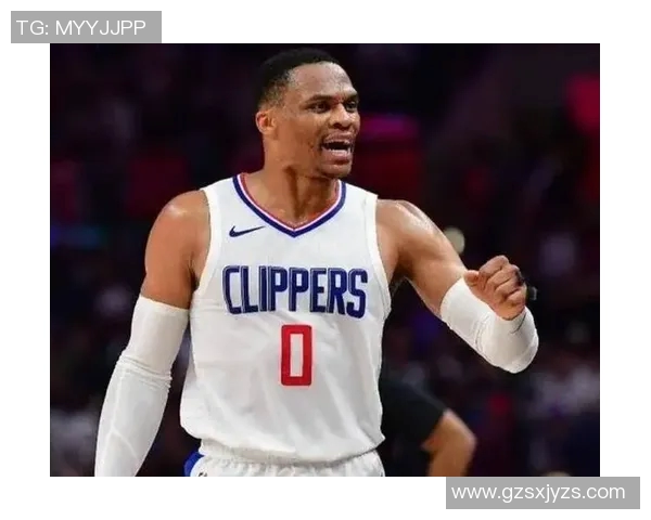 拉塞尔威斯布鲁克的篮球传奇之路与个人成长故事探讨