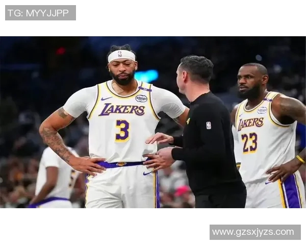 湖人对阵篮网精彩比分直播全程追踪与赛况分析 湖人对阵篮网精彩比分直播全程追踪与赛况分析