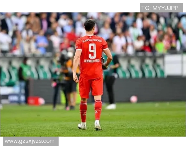 莱万重返德甲与旧主交锋拜仁球迷怒斥其背叛与忘恩负义