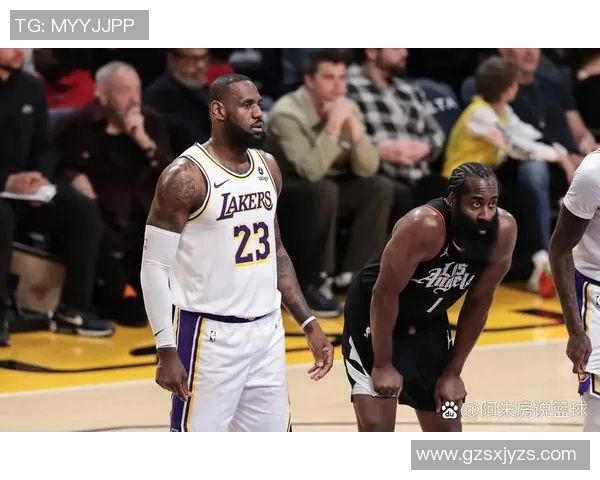 詹姆斯与伦纳德巅峰对决谁能在赛场上笑到最后 詹姆斯与伦纳德巅峰对决谁能在赛场上笑到最后