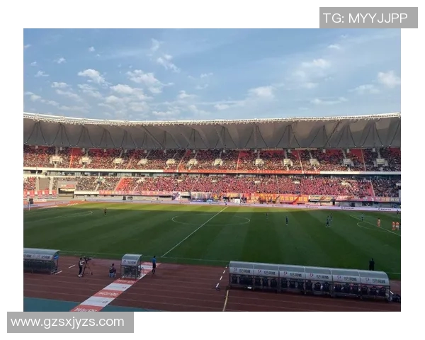 青岛黄海迎战上海申鑫争夺中甲联赛关键三分之战 青岛黄海迎战上海申鑫争夺中甲联赛关键三分之战