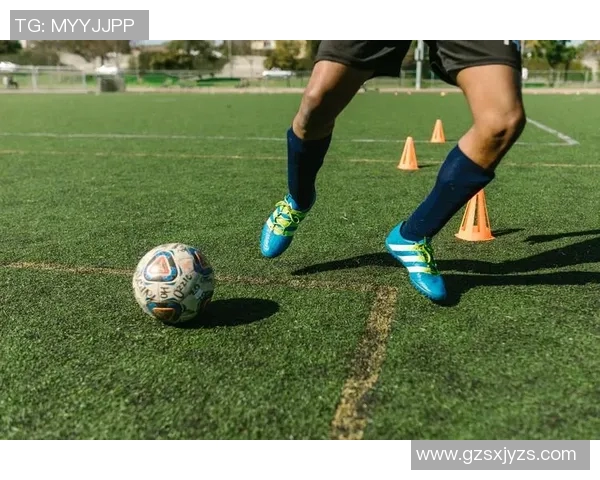 仿蘼兹与罗马的巅峰对决探讨足球战术与文化的碰撞 仿蘼兹与罗马的巅峰对决探讨足球战术与文化的碰撞