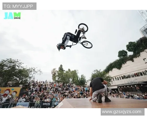 广州极限运动队在滑板精英赛中以77分稳居积分榜首位