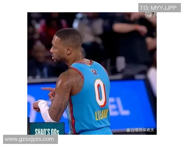 篮球明星赛场失误引发热议球迷反应各异纷纷发表看法